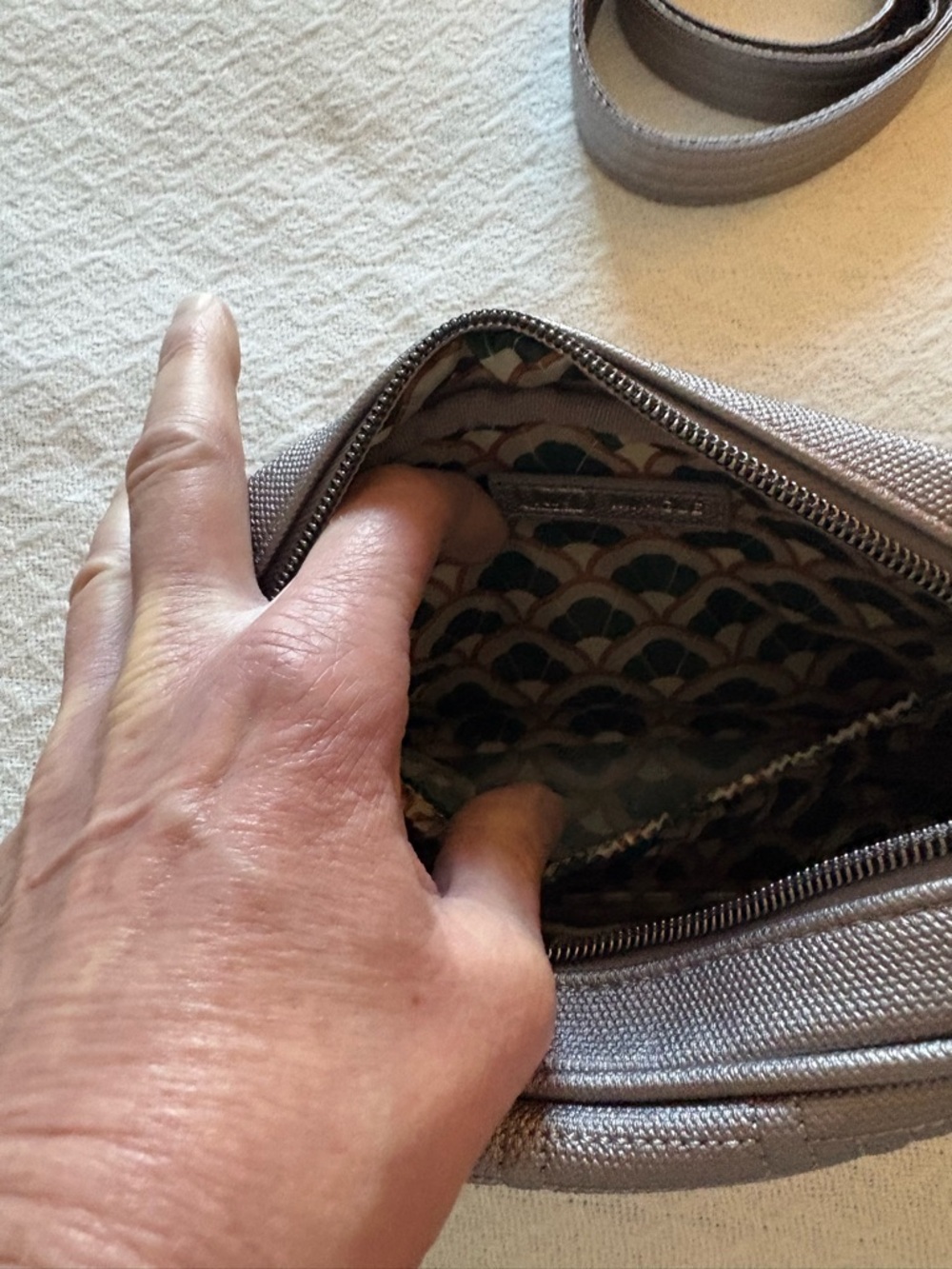 lug Mingle Metallic Pearl bag with Quilted Detail NWOT - Picture 4 of 7